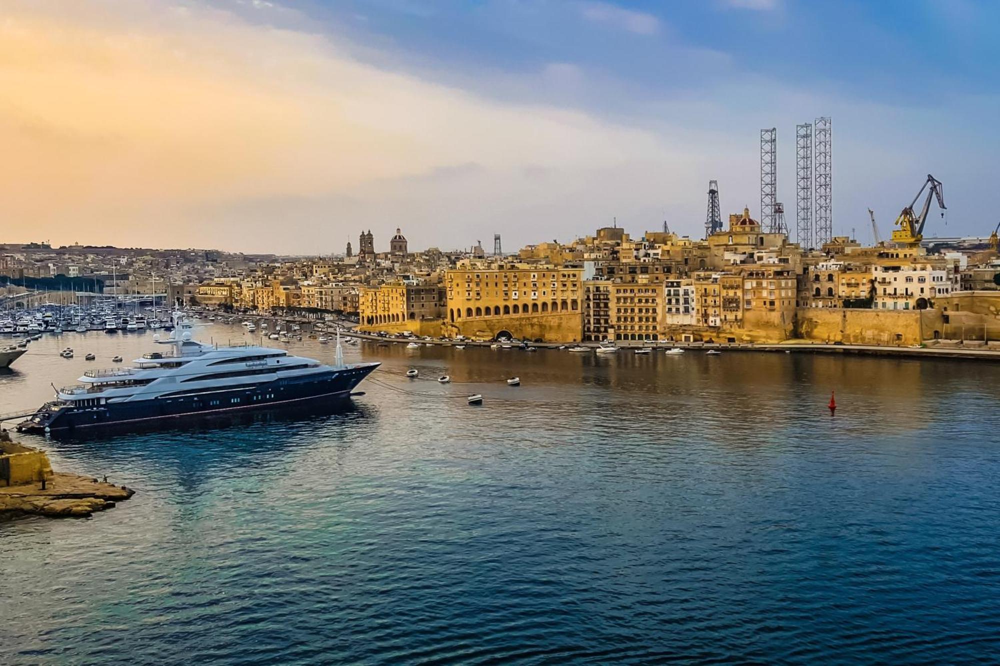 Moon Malta Boutique With Rooftop Pool & Sea Views Of Valletta, Grand Harbour & Three Cities Bed and breakfast