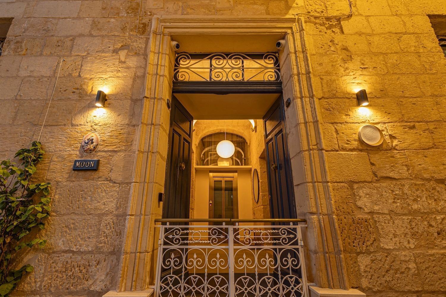 Moon Malta Boutique With Rooftop Pool & Sea Views Of Valletta, Grand Harbour & Three Cities Bed and breakfast Cospicua