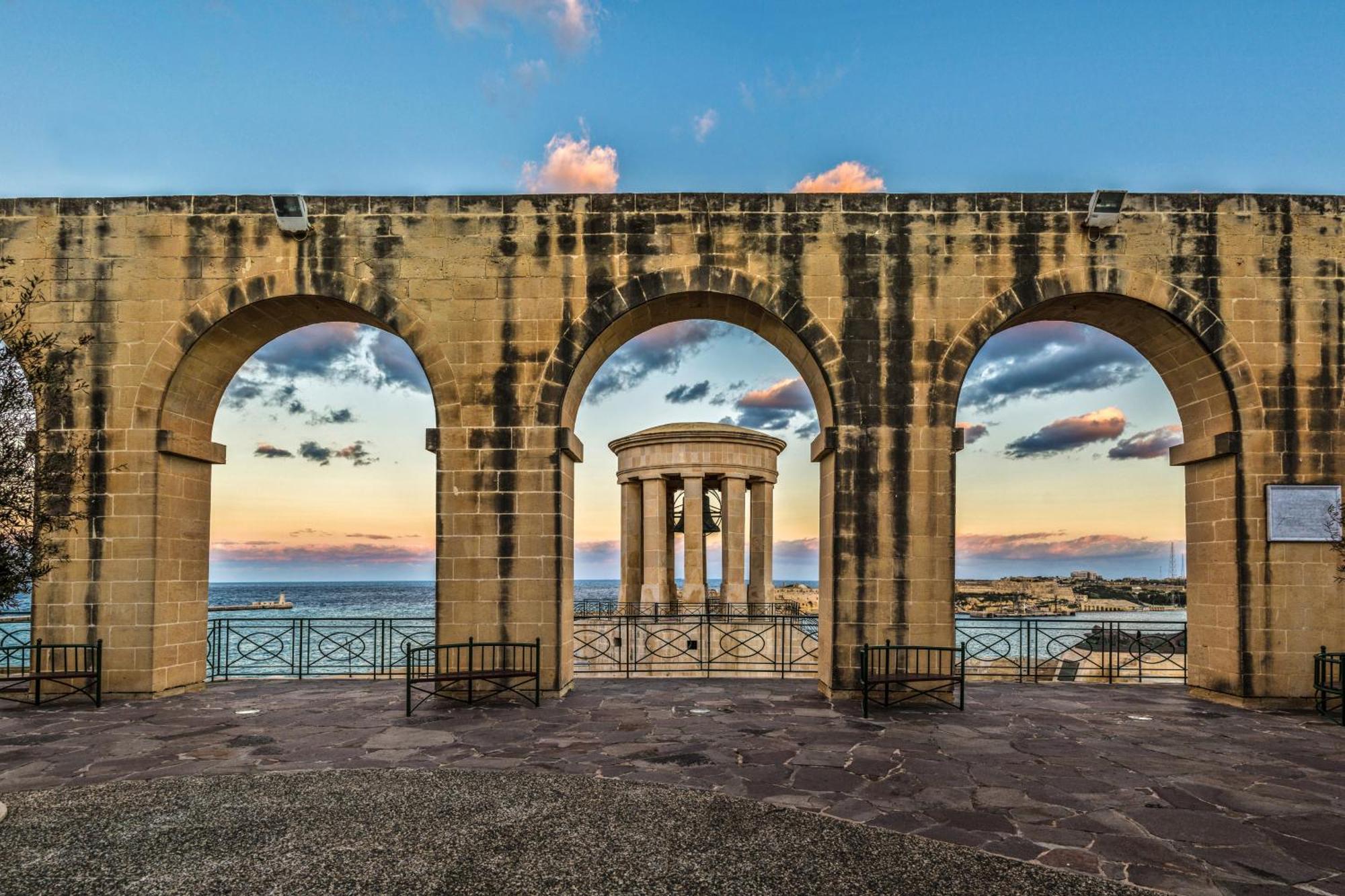 Moon Malta Boutique With Rooftop Pool & Sea Views Of Valletta, Grand Harbour & Three Cities Bed and breakfast *
