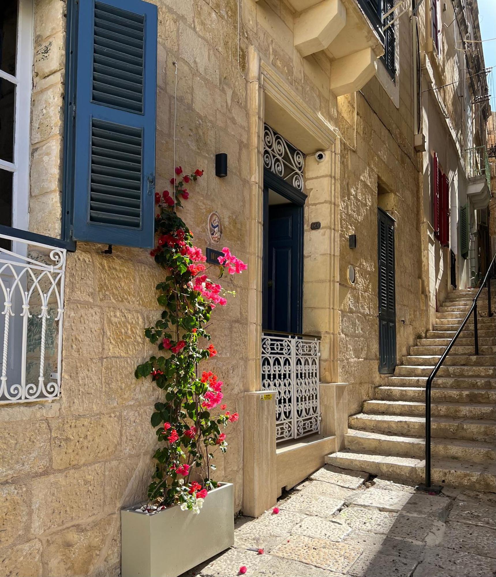 Moon Malta Boutique With Rooftop Pool & Sea Views Of Valletta, Grand Harbour & Three Cities Bed and breakfast