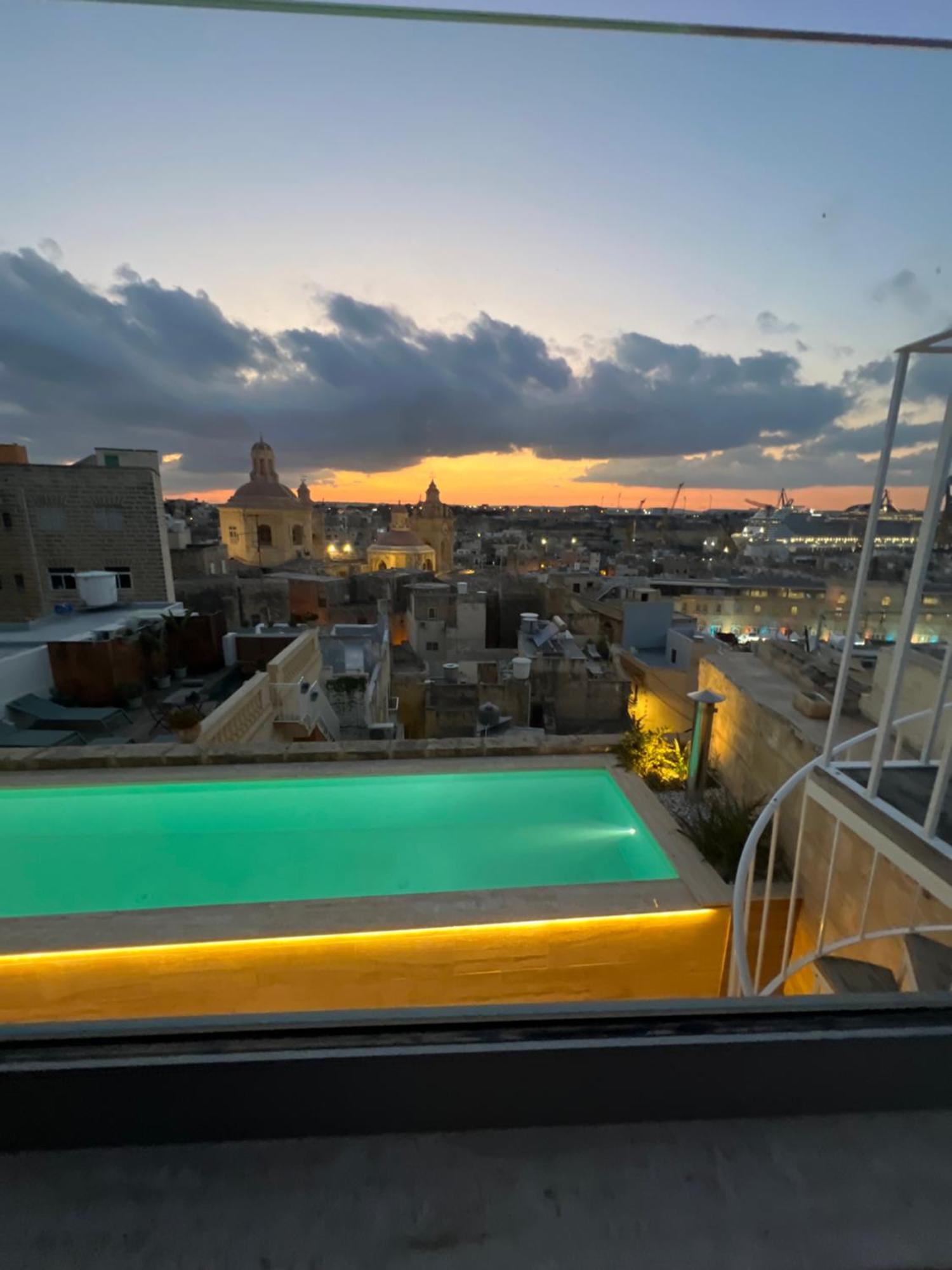 Moon Malta Boutique With Rooftop Pool & Sea Views Of Valletta, Grand Harbour & Three Cities Bed and breakfast *