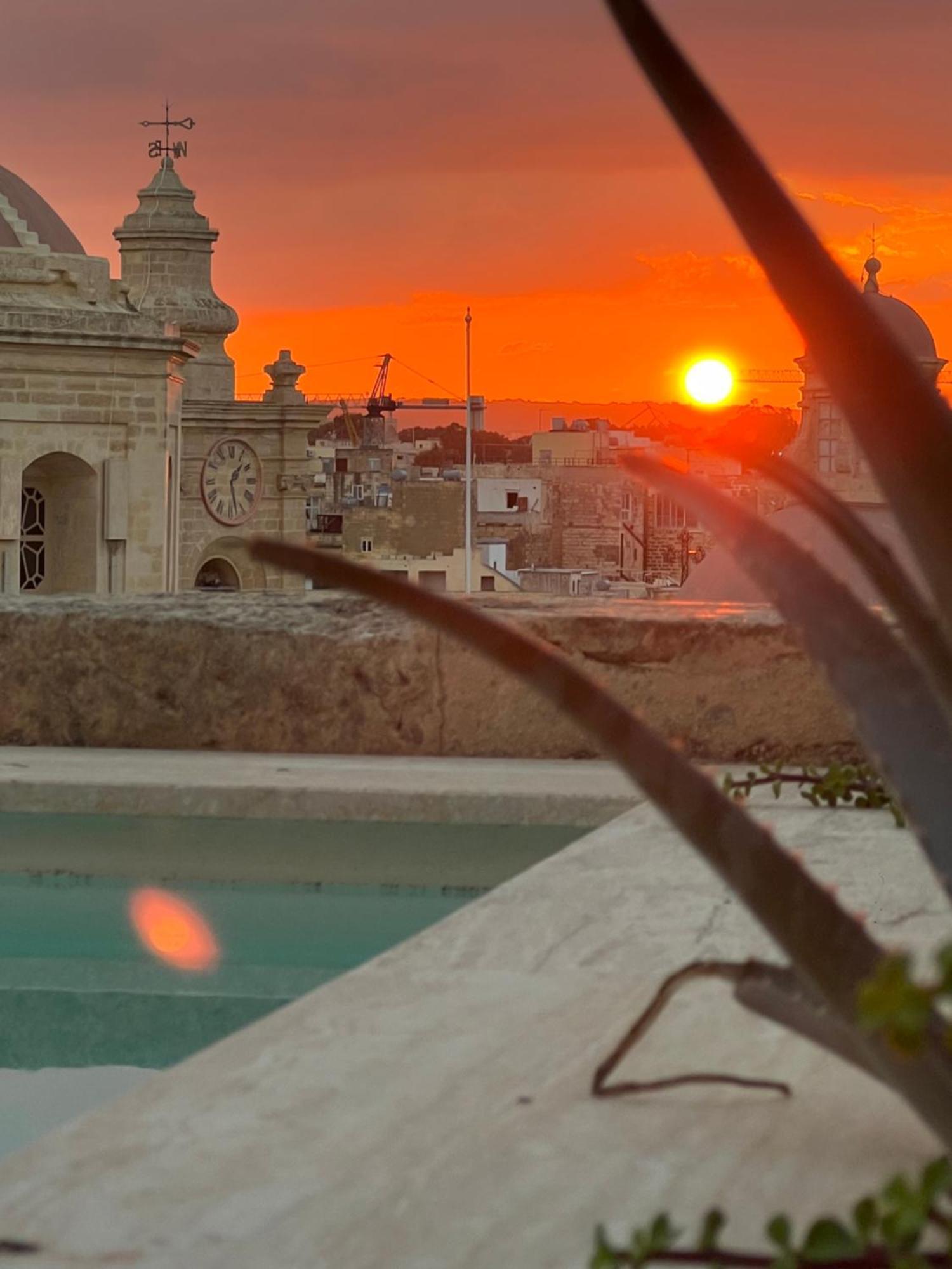 Moon Malta Boutique With Rooftop Pool & Sea Views Of Valletta, Grand Harbour & Three Cities Bed and breakfast Cospicua